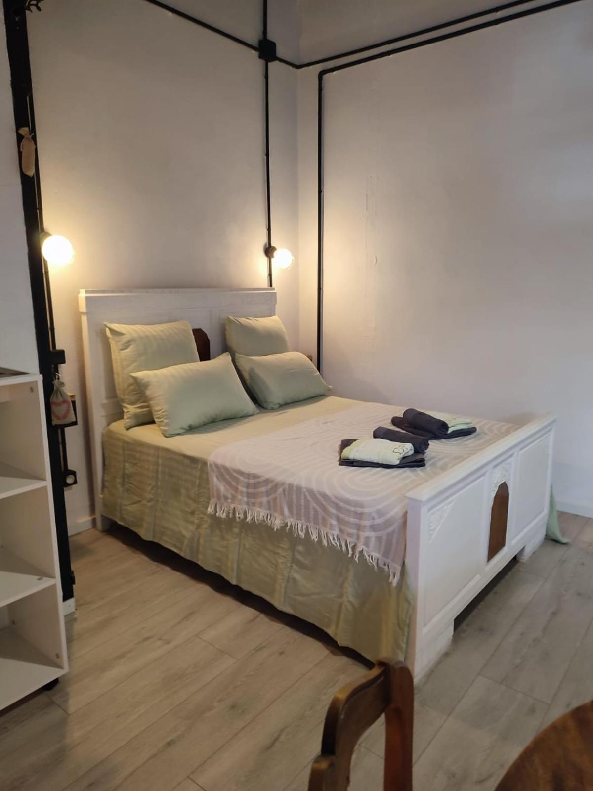 Les Oliviers Apartment Caumont-sur-Durance Exterior photo