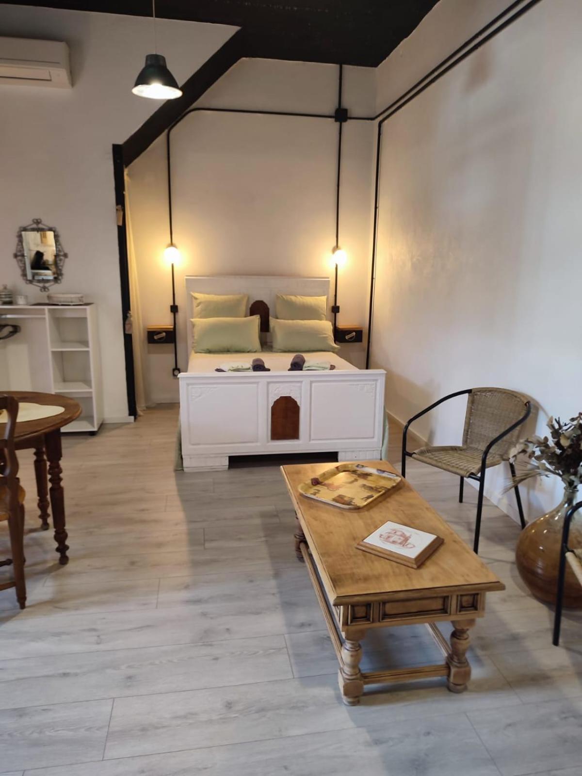 Les Oliviers Apartment Caumont-sur-Durance Exterior photo